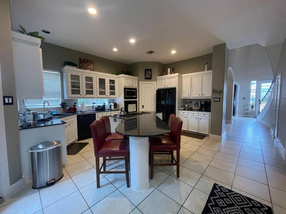 Wanderlust Near Galleria Mall Villa Houston